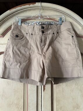 Dictionary Beige/Tan Bermuda Shorts size 10